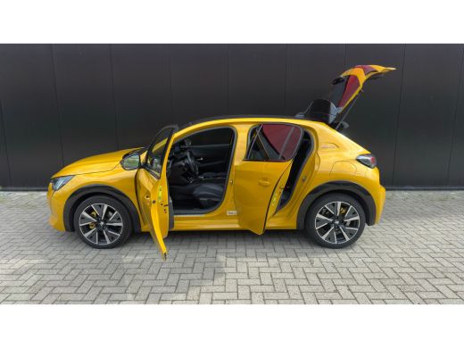 Peugeot 208 1.2 PureTech GT-Line | Panoramadak | Carplay | Adaptieve Cruise | Navigatie | Getint Glas | Parke... ActivLease financial lease