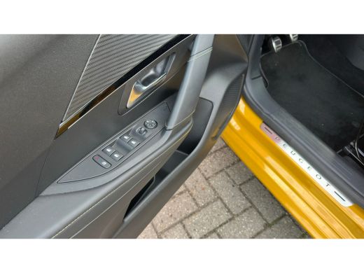Peugeot 208 1.2 PureTech GT-Line | Panoramadak | Carplay | Adaptieve Cruise | Navigatie | Getint Glas | Parke... ActivLease financial lease