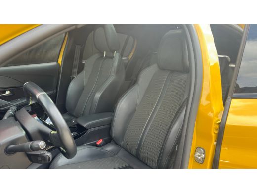 Peugeot 208 1.2 PureTech GT-Line | Panoramadak | Carplay | Adaptieve Cruise | Navigatie | Getint Glas | Parke... ActivLease financial lease