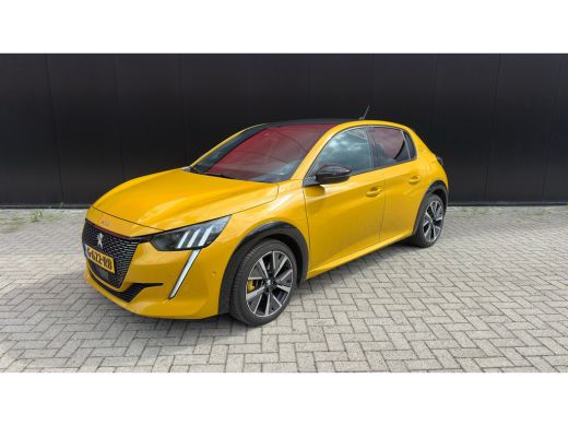 Peugeot 208 1.2 PureTech GT-Line | Panoramadak | Carplay | Adaptieve Cruise | Navigatie | Getint Glas | Parke... ActivLease financial lease