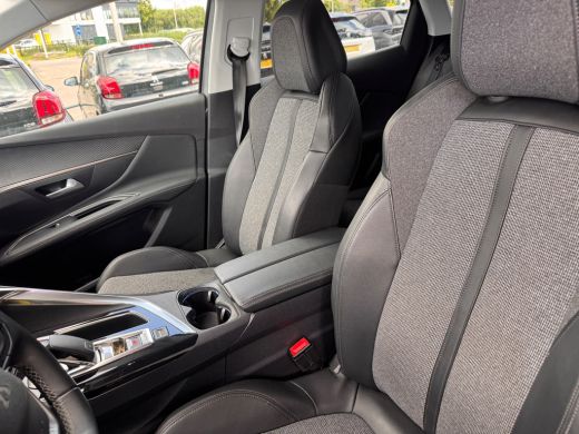 Peugeot 3008 130 PK Automaat | Trekhaak | Navigatie | Parkeersensoren voor en achter | Apple Carplay / Android... ActivLease financial lease
