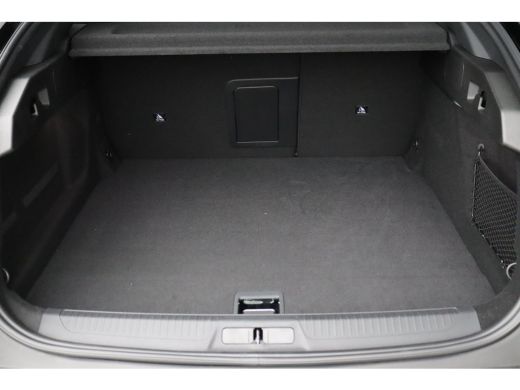 Peugeot 408 1.6 HYBRID 225PK ALLURE AVANTAGE AUTOMAAT / NAVI / LEDER / LED / PDC / 19" LMV / 360 CAMERA / KEY... ActivLease financial lease