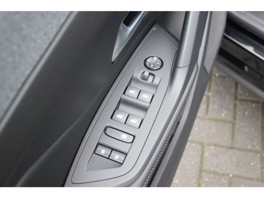 Peugeot 408 1.6 HYBRID 225PK ALLURE AVANTAGE AUTOMAAT / NAVI / LEDER / LED / PDC / 19" LMV / 360 CAMERA / KEY... ActivLease financial lease