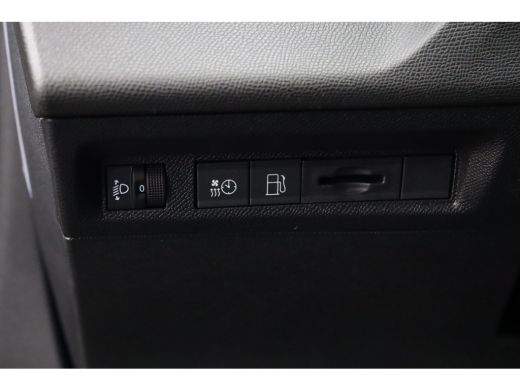Peugeot 408 1.6 HYBRID 225PK ALLURE AVANTAGE AUTOMAAT / NAVI / LEDER / LED / PDC / 19" LMV / 360 CAMERA / KEY... ActivLease financial lease