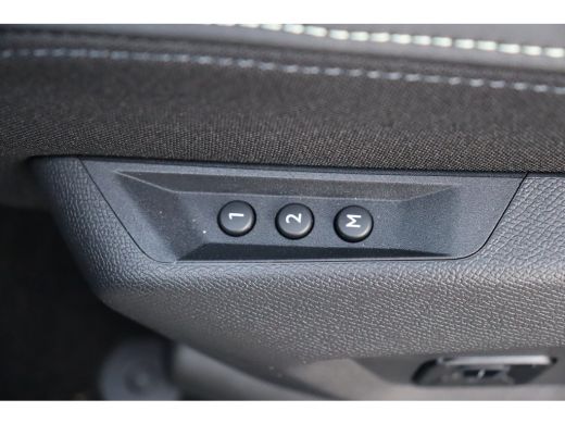 Peugeot e-3008 DUAL MOTOR 73KWH GT LAUNCH EDITION 325PK / NAVI / LEDER / CLIMA / FULL-LED / 20" LMV / KEYLESS / ... ActivLease financial lease