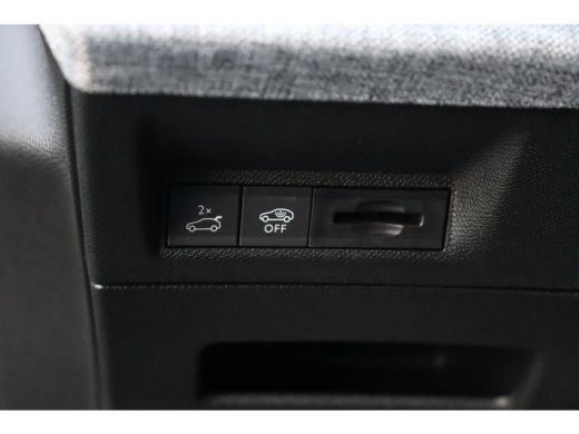Peugeot e-3008 DUAL MOTOR 73KWH GT LAUNCH EDITION 325PK / NAVI / LEDER / CLIMA / FULL-LED / 20" LMV / KEYLESS / ... ActivLease financial lease