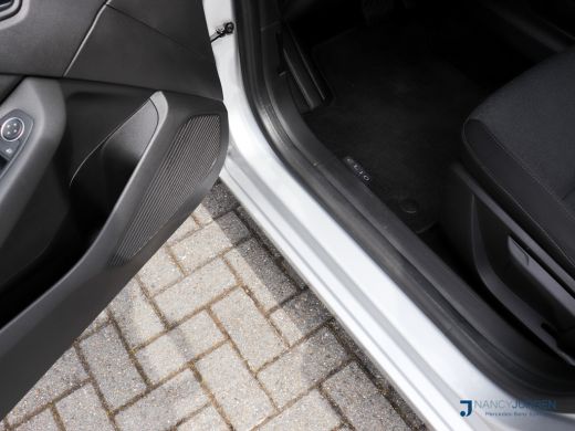 Renault Clio 1.6 E-Tech Hybrid 145 Equilibre | Automaat | Airco | Cruise Control | LED | Apple Carplay/Android... ActivLease financial lease