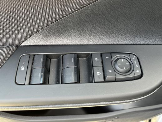 Toyota C-HR 2.0 Plug-in Hybrid 220 Dynamic | All-in prijs | Automaat | Android auto/ Apple carplay ActivLease financial lease