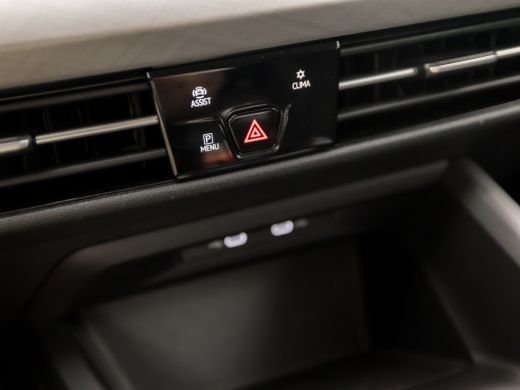 Volkswagen Golf Variant 1.0 TSI Life Sport (APPLE CARPLAY, GROOT NAVI, CAMERA, MEMORY SEAT, ALCANTARA, GETINT GLA... ActivLease financial lease