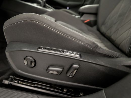 Volkswagen Golf Variant 1.0 TSI Life Sport (APPLE CARPLAY, GROOT NAVI, CAMERA, MEMORY SEAT, ALCANTARA, GETINT GLA... ActivLease financial lease