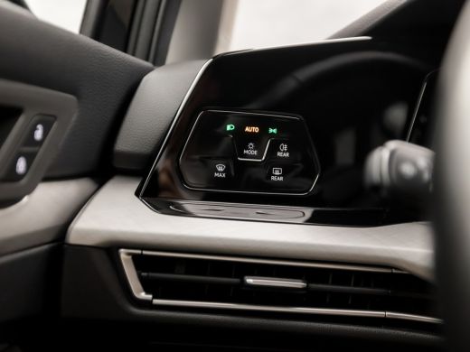Volkswagen Golf Variant 1.0 TSI Life Sport (APPLE CARPLAY, GROOT NAVI, CAMERA, MEMORY SEAT, ALCANTARA, GETINT GLA... ActivLease financial lease