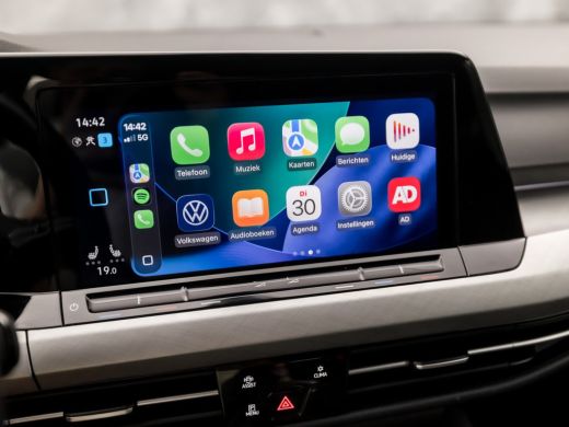 Volkswagen Golf Variant 1.0 TSI Life Sport (APPLE CARPLAY, GROOT NAVI, CAMERA, MEMORY SEAT, ALCANTARA, GETINT GLA... ActivLease financial lease