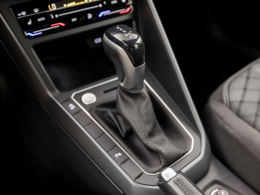 Volkswagen Taigo 1.0 TSI R-Line Automaat (2X R-LINE, VIRTUAL COCKPIT, APPLE CARPLAY, GROOT NAVI, CAMERA, STOELVERW... ActivLease financial lease
