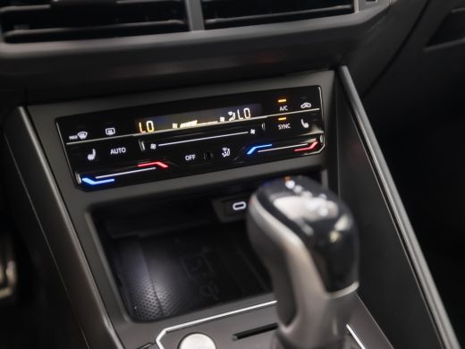 Volkswagen Taigo 1.0 TSI R-Line Automaat (2X R-LINE, VIRTUAL COCKPIT, APPLE CARPLAY, GROOT NAVI, CAMERA, STOELVERW... ActivLease financial lease