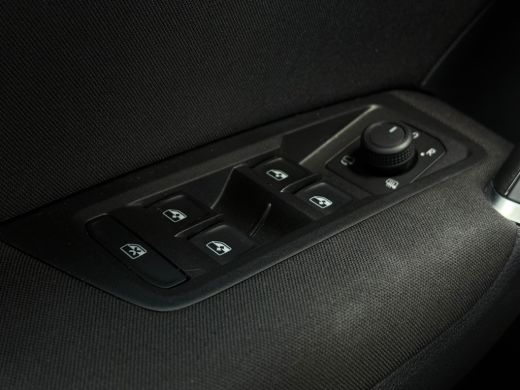 Volkswagen Touran 1.5 TSI 150 pk Comfortline Business 7pers. 7-DSG | Achteruitrijcamera | Navigatie | Cruise contro... ActivLease financial lease