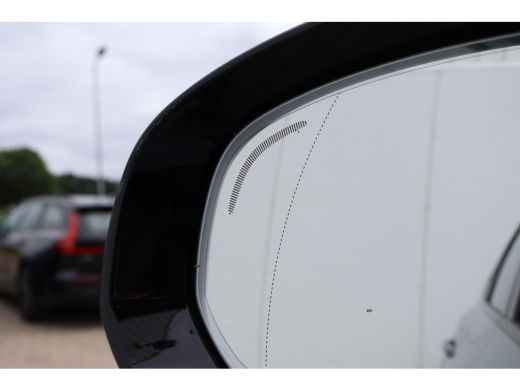 Volvo  XC60 2.0 T6 Plug-in hybrid AWD Plus Dark | Trekhaak | Harman Kardon | HUD | ActivLease financial lease