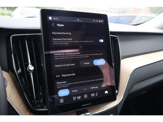 Volvo  XC60 2.0 T6 Plug-in hybrid AWD Plus Dark | Trekhaak | Harman Kardon | HUD | ActivLease financial lease