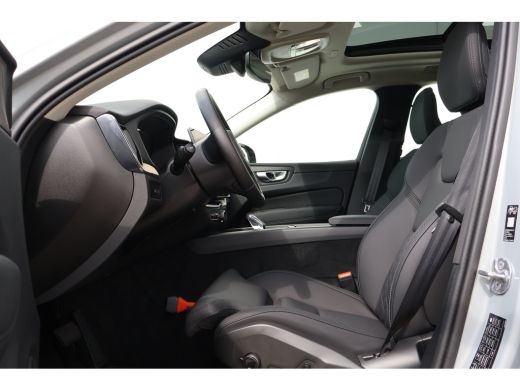 Volvo  XC60 2.0 T6 Plug-in hybrid AWD Plus Dark | Trekhaak | Harman Kardon | HUD | ActivLease financial lease