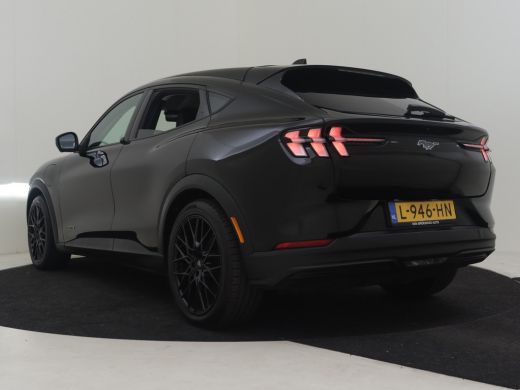 Ford Mustang Mach-E Mach-E RWD 75 kWh l Pano Dak l SOH 95% l Leder l Elektr. Stoel incl Memory l 20" LM-Velgen l 360g... ActivLease financial lease