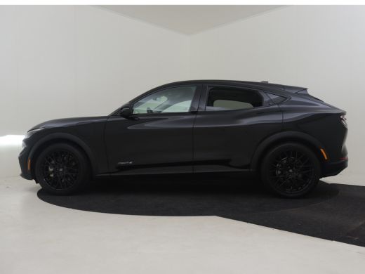 Ford Mustang Mach-E Mach-E RWD 75 kWh l Pano Dak l SOH 95% l Leder l Elektr. Stoel incl Memory l 20" LM-Velgen l 360g... ActivLease financial lease