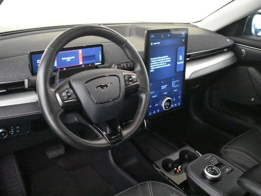 Ford Mustang Mach-E Mach-E RWD 75 kWh l Pano Dak l SOH 95% l Leder l Elektr. Stoel incl Memory l 20" LM-Velgen l 360g... ActivLease financial lease