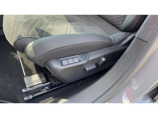 Peugeot 208 GT | Elektrische parkeerrem | Extra getinte achterste zijruiten en achterruit | Extra getinte ach... ActivLease financial lease
