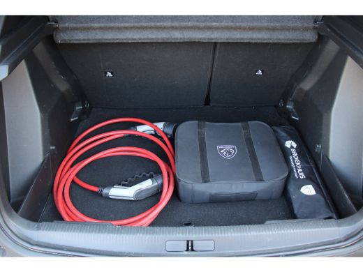 Peugeot e-2008 EV Active Pack 50 kWh | NL-AUTO! | CRUISE | LANE ASSIST | LED | PARK SENS | CLIMA | DEALER OH! | ... ActivLease financial lease