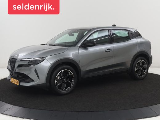 Alfa Romeo Junior Elettrica 54 kWh | SOH 97,3% | Adaptive cruise | Carplay | Full LED | Parkeerhulp | Climate contr... ActivLease financial lease