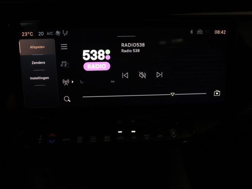 Alfa Romeo Junior Elettrica 54 kWh | SOH 97,3% | Adaptive cruise | Carplay | Full LED | Parkeerhulp | Climate contr... ActivLease financial lease