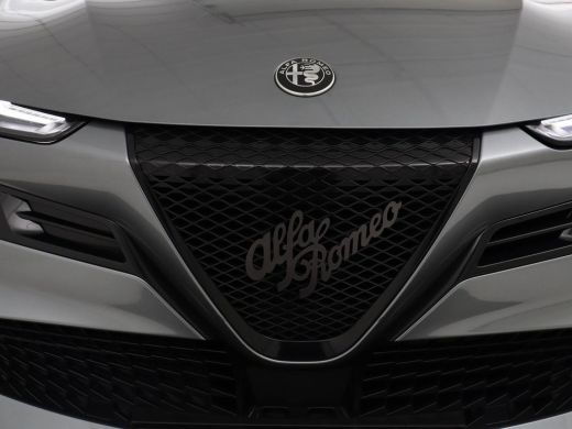 Alfa Romeo Junior Elettrica 54 kWh | SOH 97,3% | Adaptive cruise | Carplay | Full LED | Parkeerhulp | Climate contr... ActivLease financial lease