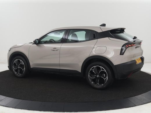 Alfa Romeo Junior Elettrica 54 kWh | SOH 97,3% | Adaptive cruise | Carplay | Full LED | Parkeerhulp | Climate contr... ActivLease financial lease