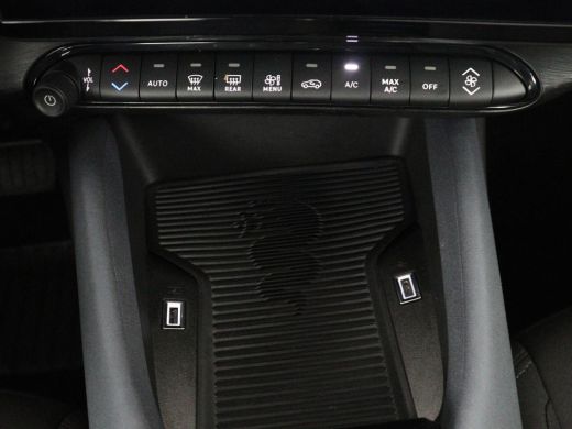 Alfa Romeo Junior Elettrica 54 kWh | SOH 97,3% | Adaptive cruise | Carplay | Full LED | Parkeerhulp | Climate contr... ActivLease financial lease