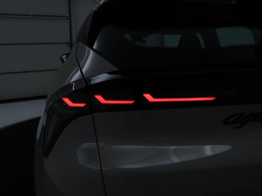 Alfa Romeo Junior Elettrica 54 kWh | SOH 97,3% | Adaptive cruise | Carplay | Full LED | Parkeerhulp | Climate contr... ActivLease financial lease