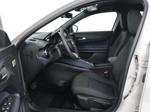 Alfa Romeo Junior Elettrica 54 kWh | SOH 97,3% | Adaptive cruise | Carplay | Full LED | Parkeerhulp | Climate contr... ActivLease financial lease