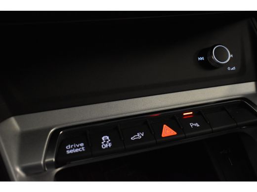 Audi Q3 45 TFSIe 245PK HYBRID EDITION NAVI/PDC/DRIVE-SELECT STOELVERW ActivLease financial lease