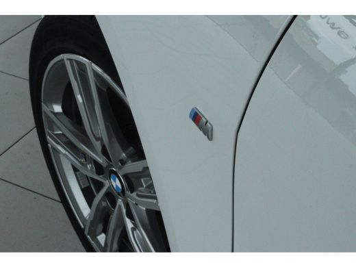 BMW 1 Serie 118i Business Edition M-SPORT "OP AFSPRAAK" | Cruise Control | Camera | Head-up | LED | Climate |... ActivLease financial lease