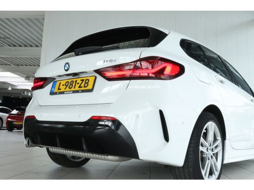 BMW 1 Serie 118i Business Edition M-SPORT "OP AFSPRAAK" | Cruise Control | Camera | Head-up | LED | Climate |... ActivLease financial lease