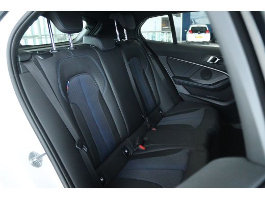 BMW 1 Serie 118i Business Edition M-SPORT "OP AFSPRAAK" | Cruise Control | Camera | Head-up | LED | Climate |... ActivLease financial lease