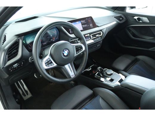 BMW 1 Serie 118i Business Edition M-SPORT "OP AFSPRAAK" | Cruise Control | Camera | Head-up | LED | Climate |... ActivLease financial lease