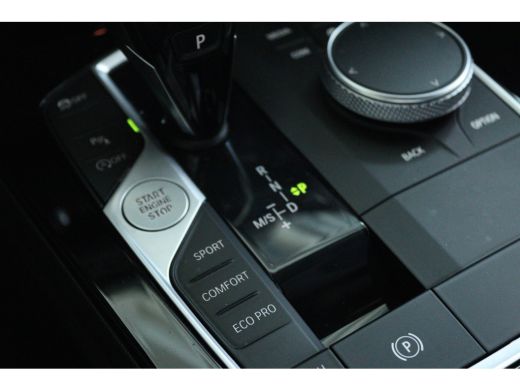 BMW 1 Serie 118i Business Edition M-SPORT "OP AFSPRAAK" | Cruise Control | Camera | Head-up | LED | Climate |... ActivLease financial lease