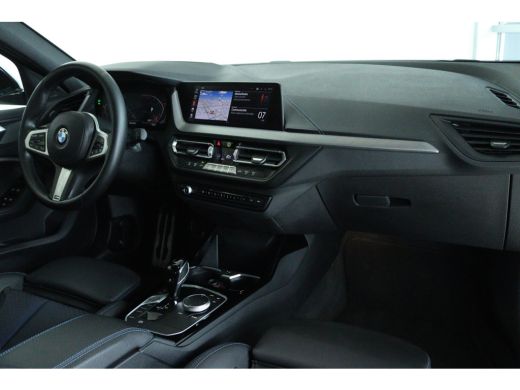 BMW 1 Serie 118i Business Edition M-SPORT "OP AFSPRAAK" | Cruise Control | Camera | Head-up | LED | Climate |... ActivLease financial lease