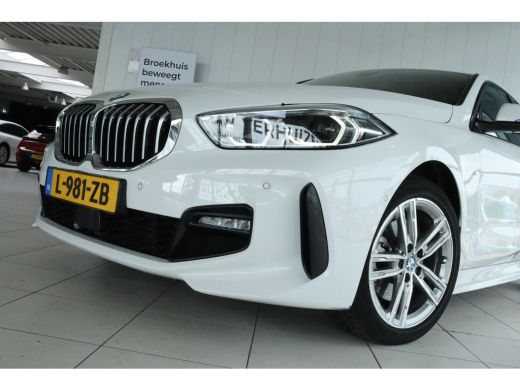 BMW 1 Serie 118i Business Edition M-SPORT "OP AFSPRAAK" | Cruise Control | Camera | Head-up | LED | Climate |... ActivLease financial lease