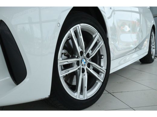 BMW 1 Serie 118i Business Edition M-SPORT "OP AFSPRAAK" | Cruise Control | Camera | Head-up | LED | Climate |... ActivLease financial lease