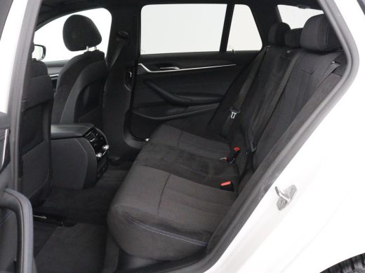 BMW 5 Serie Touring 530e xDrive M Sport | SOH 89,9% | Panoramadak | Head-Up | Full LED | Trekhaak | Carplay |... ActivLease financial lease