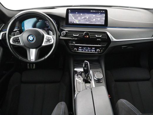BMW 5 Serie Touring 530e xDrive M Sport | SOH 89,9% | Panoramadak | Head-Up | Full LED | Trekhaak | Carplay |... ActivLease financial lease