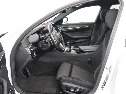 BMW 5 Serie Touring 530e xDrive M Sport | SOH 89,9% | Panoramadak | Head-Up | Full LED | Trekhaak | Carplay |... ActivLease financial lease