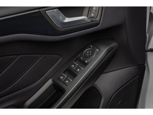 Ford Focus 1.0 EcoBoost ST Line Business | Trekhaak | Apple Carplay/Android Auto | Parkeersensoren Voor/Acht... ActivLease financial lease