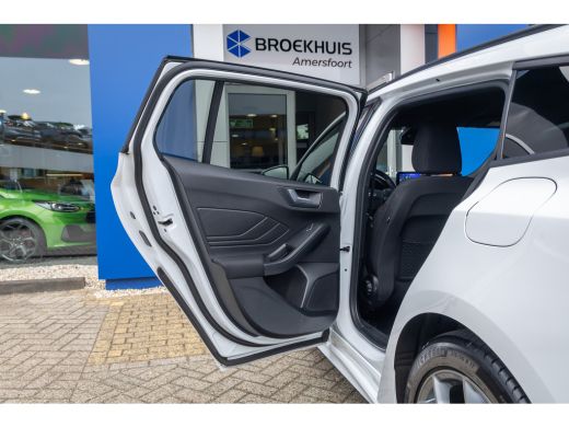 Ford Focus 1.0 EcoBoost ST Line Business | Trekhaak | Apple Carplay/Android Auto | Parkeersensoren Voor/Acht... ActivLease financial lease
