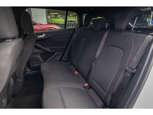 Ford Focus 1.0 EcoBoost ST Line Business | Trekhaak | Apple Carplay/Android Auto | Parkeersensoren Voor/Acht... ActivLease financial lease