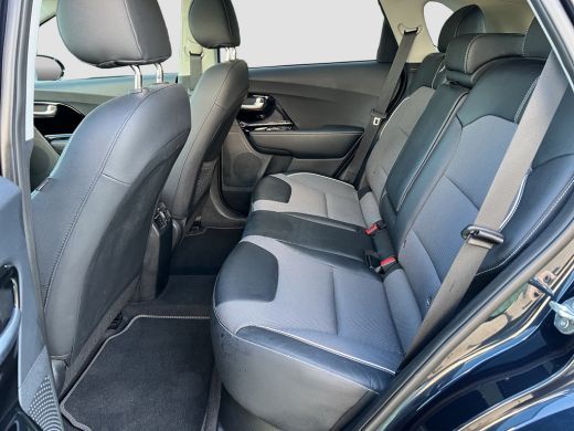 Kia e-Niro DynamicPlusLine 39 kWh 136pk | Camera | Carplay | Trekhaak | Adaptive cruise control | Schuifdak ... ActivLease financial lease